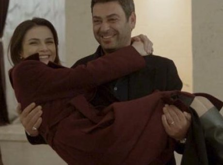 Set Arkası Eğlencesiyle G&ouml;z Kamaştıran Uzak Şehir Ekibi İzleyicileri G&uuml;ld&uuml;rd&uuml;!