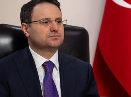 Sosyal Medyada Devrim: Bakan G&uuml;rlek’ten Ger&ccedil;ek Kimlik A&ccedil;ıklaması