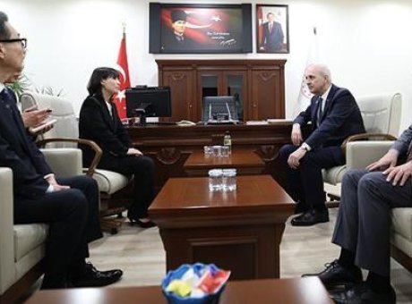 TBMM Başkanı Kurtulmuş&rsquo;tan Duygusal Ziyaret: Hastanede Yatan Koreli Milletvekiline Ge&ccedil;miş Olsun Dilekleri