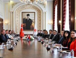 T&uuml;rkiye ve Hollanda Arasındaki Stratejik İşbirliği: Bakan G&uuml;rlek’ten &Ouml;nemli A&ccedil;ıklamalar