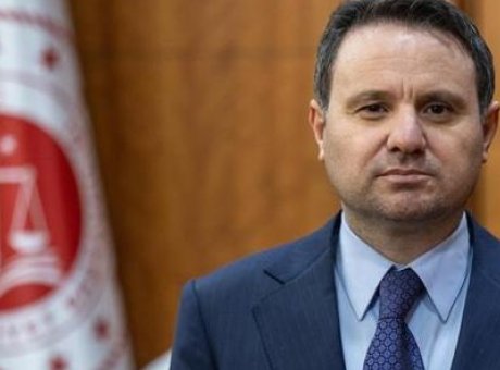 T&uuml;rkiye&rsquo;nin D&ouml;n&uuml;m Noktası: 27 Nisan e-Muhtırası ve Bakan G&uuml;rlek’in Vurguları