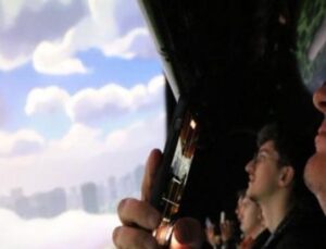 T&uuml;rkiye’nin İlk U&ccedil;an Sineması: İzleyiciler Neden Bu Deneyime Akın Ediyor?