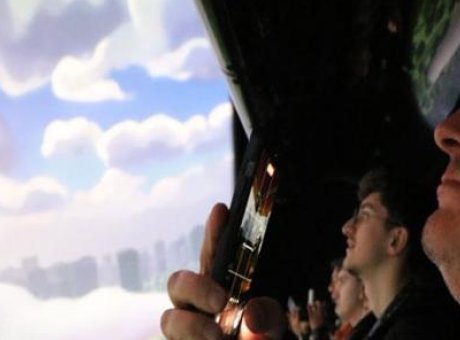 T&uuml;rkiye’nin İlk U&ccedil;an Sineması: İzleyiciler Neden Bu Deneyime Akın Ediyor?