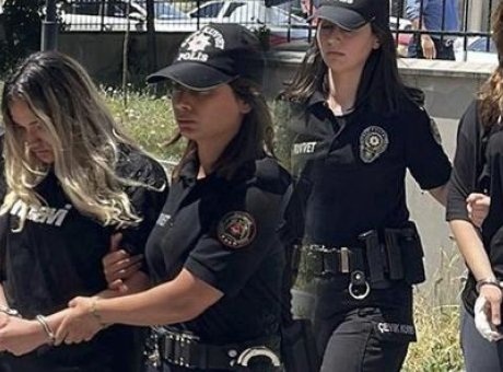 Yasak Aşkın Karanlık Y&uuml;z&uuml;: 36 G&uuml;nl&uuml;k Bebek Yanında Annesini Katlettiler