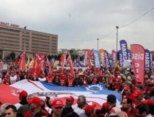 1 Mayıs&rsquo;ta Siyasetten Dikkat &Ccedil;eken Mesajlar: T&uuml;rkiye Y&uuml;zyılı Vurgusu!