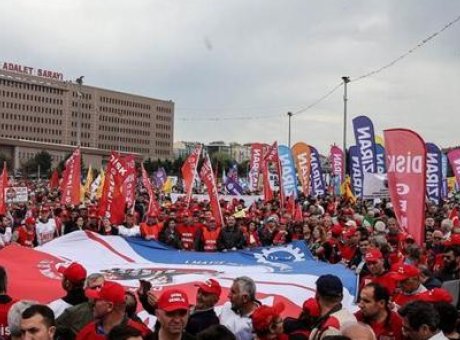 1 Mayıs&rsquo;ta Siyasetten Dikkat &Ccedil;eken Mesajlar: T&uuml;rkiye Y&uuml;zyılı Vurgusu!