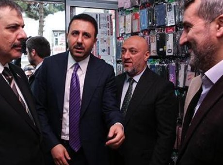 Bakan &Ccedil;ift&ccedil;i’nin Bitlis Ziyareti: Esnafla Bir Araya Gelerek &Ouml;nemli Mesajlar Verdi