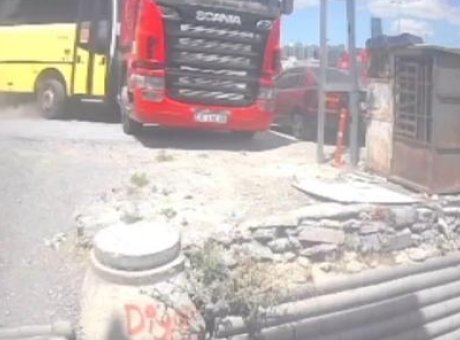 Beylikd&uuml;z&uuml;’nde Dehşet Anları: Freni Boşalan Otob&uuml;s Kontrolden &Ccedil;ıktı!
