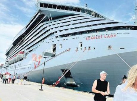 Bodrum’da deniz turizminin yeni yıldızı: İki dev kruvaziyer limanda!