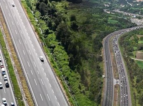 Bolu’da D&ouml;n&uuml;ş Trafiği Fırtınası: Kilometrelerce Ara&ccedil; Kuyruğu Bekliyor!