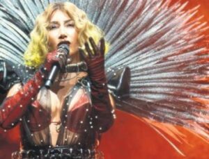 B&uuml;y&uuml;leyici Bir Gece: Sezen Aksu Şarkılarıyla Dolu Bir Konser