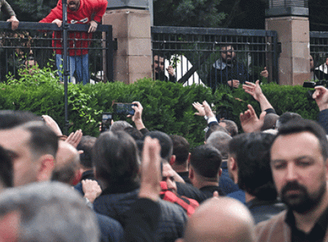 CHP Genel Merkezi’nde Gerginlik: Mahkeme Kararı Uygulanıyor mu?