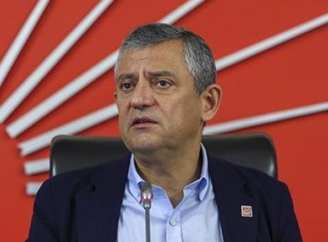 CHP’de G&uuml;&ccedil;l&uuml; Bir Devamlılık: &Ouml;zg&uuml;r &Ouml;zel, B&uuml;y&uuml;k Destekle Yeniden Se&ccedil;ildi