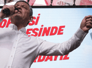 CHP&rsquo;de Olası Ayrılıklar: &Ouml;zg&uuml;r &Ouml;zel&rsquo;in İleriye D&ouml;n&uuml;k Kararı Se&ccedil;men Desteklerini Nasıl Etkileyecek?