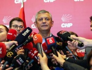CHP’de Şok Gelişme: &Ouml;zg&uuml;r &Ouml;zel Yeniden Grup Başkanı Se&ccedil;ildi!