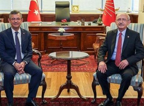 CHP’deki Şok Değişim: &Ouml;zg&uuml;r &Ouml;zel’in G&ouml;revden Uzaklaştırılmasıyla Sarsılan S&uuml;re&ccedil;