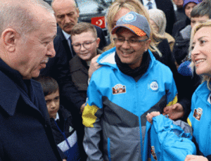 Cumhurbaşkanı Erdoğan, İpek Yolu Rallisi Katılımcılarıyla Bir Araya Geldi: Yıldız Sporcularla Unutulmaz Anlar