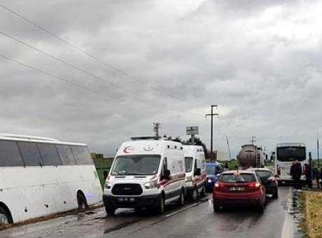 Edirne’ye Giden İş&ccedil;ilerin Korku Dolu Yolculuğu: Otob&uuml;s Su Kanalına U&ccedil;tu!