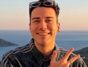 Enes Batur’un Doğum G&uuml;n&uuml; Hediyesi Şok Etti: Kokusu İzleyicileri B&uuml;y&uuml;ledi