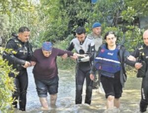 Hatay’da Sağanak Felaketi: 3 Can Kaybı, 4 Yaralı ve Kurtarma &Ccedil;abaları
