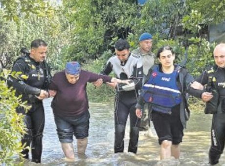 Hatay’da Sağanak Felaketi: 3 Can Kaybı, 4 Yaralı ve Kurtarma &Ccedil;abaları