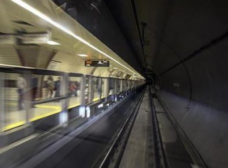 İstanbul Metrosu’nda Şok Gecikme: Taraftarlar ve Yolcular Uzun S&uuml;re Beklemek Zorunda Kaldı!