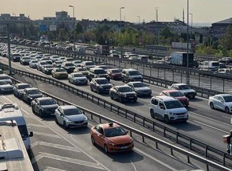 İstanbul’da Akşam Trafiği Şok Edici Yoğunlukta! İşte Sebepler…