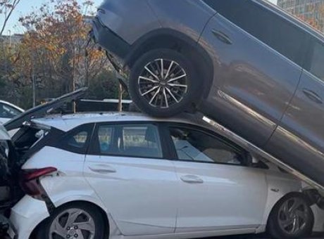 Kartal&rsquo;da Feci Zincirleme Kaza: 5 Yaralı, Trafik Kilitlendi!