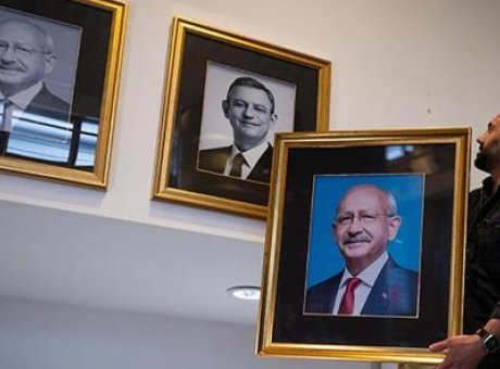 Kılı&ccedil;daroğlu’nun Fotoğrafı Yeniden Asıldı: CHP Genel Merkezi’nde Neler Oluyor?