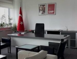 Kılı&ccedil;daroğlu’nun Kurmayları CHP Genel Merkezi’nde Yıkımın İzlerini Temizliyor