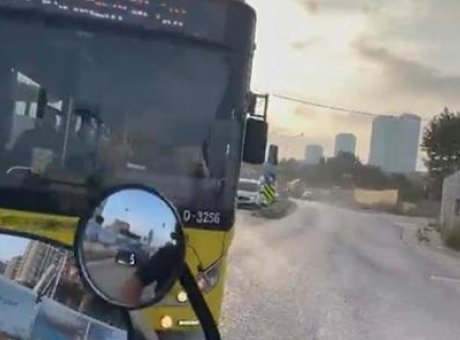 Kırmızı Işıkta Ge&ccedil;en İETT Otob&uuml;s&uuml;, Motosiklet S&uuml;r&uuml;c&uuml;s&uuml;n&uuml; Son Anda Kurtardı!