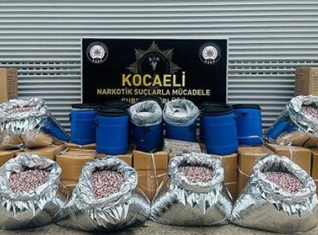 Kocaeli’de Uyuşturucu Operasyonu: 40 Milyon Hap &Uuml;retecek Miktarda Ham Madde Ele Ge&ccedil;irildi!