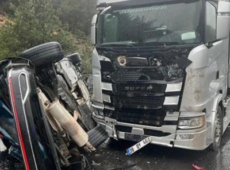 Korkun&ccedil; Kaza: TIR’ın Karşı Şeride U&ccedil;masıyla 1 &Ouml;l&uuml;, 5 Yaralı