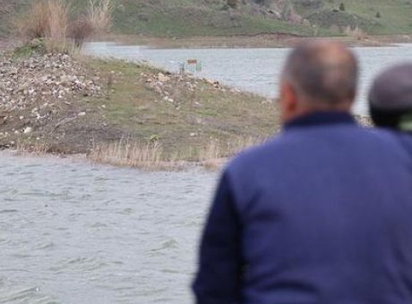 Kuraklığın Ardından Duygusal Bir Kayboluş: Suların &Ccedil;ekilmesiyle Ortaya &Ccedil;ıkan Tarihi Yer Yeniden Gizlendi