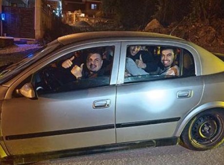 K&uuml;tahya’da Şaşkınlık Yaratan Anlar: 5 Kişilik Arabadan 8 &Uuml;niversiteli İndi!