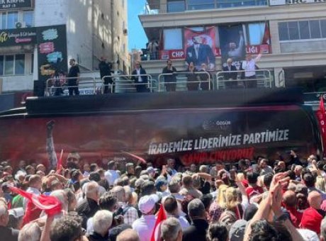 &Ouml;zg&uuml;r &Ouml;zel&rsquo;den CHP&rsquo;ye &Ccedil;ağrı: “Kurultay Zamanı Geldi”