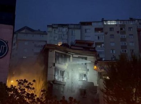 Şişli’de Korkun&ccedil; Yangın: Motosiklet Alev Alev Yandı, Bina Tehlikede!