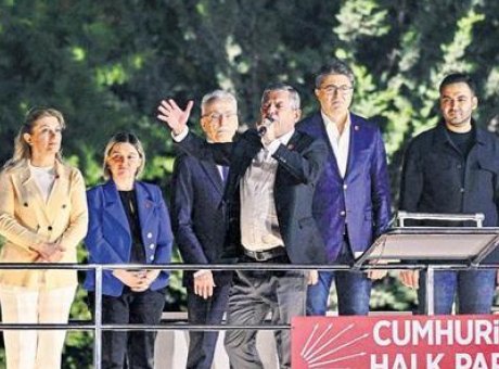 Siyasi Arenada Gelişmeler: CHP İ&ccedil;in &Uuml;&ccedil; Olası Yol ve Yargının Etkisi