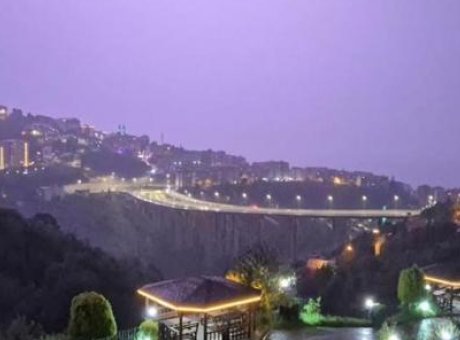 Trabzon’da Şimşek Fırtınası: G&ouml;z Alıcı Manzaralar G&uuml;nd&uuml;z&uuml; Aratmadı!