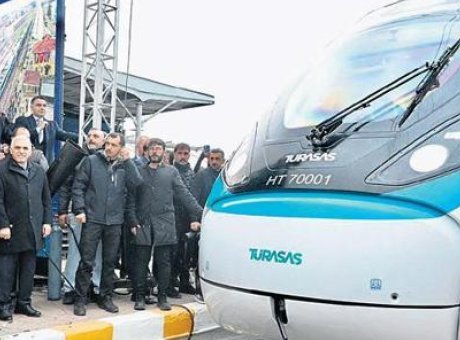 T&uuml;rkiye’nin Milli Elektrikli Hızlı Treni: 240 km/s ile Yeni Bir Rekora İmza Attı!