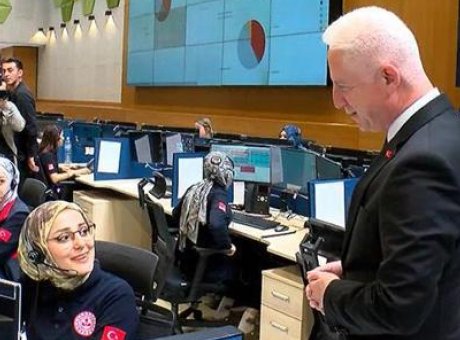Vali G&uuml;l’den Acil &Ccedil;ağrı Merkezine Bayram Ziyareti: “Tatilde Bize İhtiyacınız Var”
