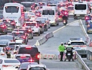 Yoğun Trafik ve Ek Seferlerle Başlayan Dokuz G&uuml;nl&uuml;k Bayram Tatili