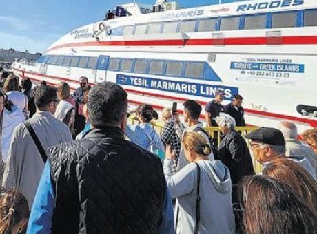Yunan Adaları’na Gitmek İsteyenler Dikkat: Pasaport Kontrol&uuml;nde Uzun Bekleyiş!
