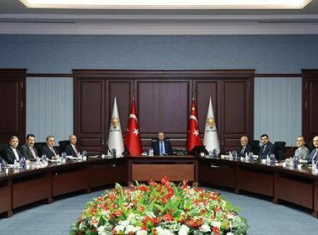 AK Parti’nin Stratejik Y&uuml;z&uuml; Değişiyor: MYK Toplantısında Neler Konuşuldu?
