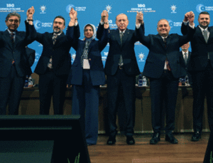 AK Parti’ye Katılan &Uuml;&ccedil; Belediyeden Sarsıcı A&ccedil;ıklamalar ve Yeni Hedefler