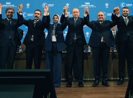 AK Parti’ye Katılan &Uuml;&ccedil; Belediyeden Sarsıcı A&ccedil;ıklamalar ve Yeni Hedefler