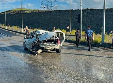 Ağrı’da Şok Edici Kaza: Freni Patlayan Kamyonet Otomobile &Ccedil;arptı, İki Yaralı