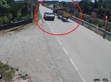 Antalya’da Şok Anlar: Motosikletten Saniyelerle Kurtulanlar Hayatlarını Kılpayı Kurtardı!