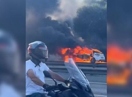 Avcılar’da Dehşet Anları: Otoyolda Alev Alev Yanan Ara&ccedil;, Ağa&ccedil;lık Alana Sı&ccedil;radı!