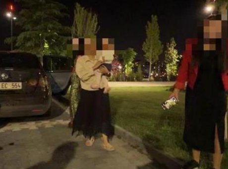Bebeğini Unutunca Olay &Ccedil;ıktı! Anne ve Yakınları Basına Saldırdı